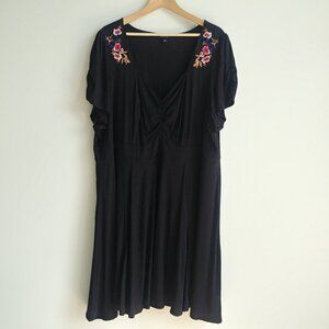 Torrid 5 5X black dress embroidery sweetheart neckline rayon spandex stretch